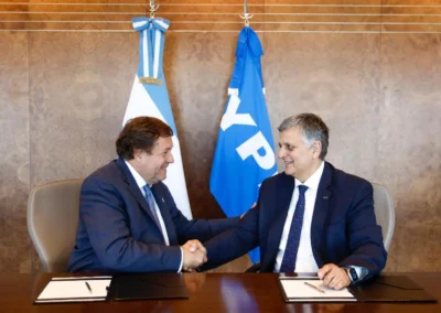Argentina LNG: Río Negro firma un blindaje fiscal a 30 años para acelerar el proyecto megaexportador de Vaca Muerta