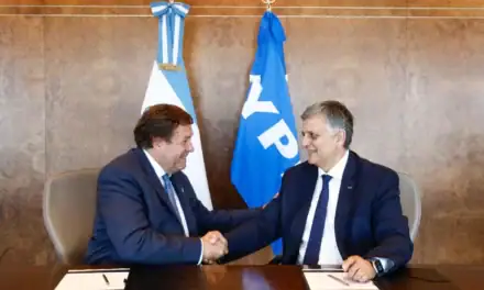 Argentina LNG: Río Negro firma un blindaje fiscal a 30 años para acelerar el proyecto megaexportador de Vaca Muerta