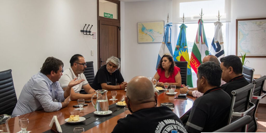 Puerto La Plata formaliza la obligación de contratar serenos de buques y fija posición en la discusión nacional