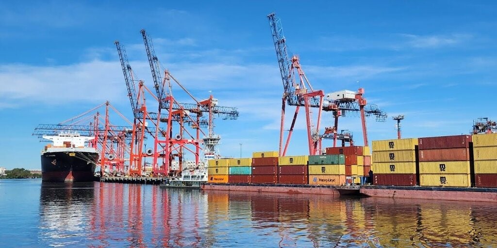 Dock Sud analiza su tráfico portuario y refuerza su rol estratégico
