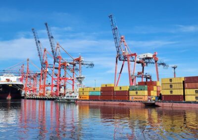 Dock Sud analiza su tráfico portuario y refuerza su rol estratégico