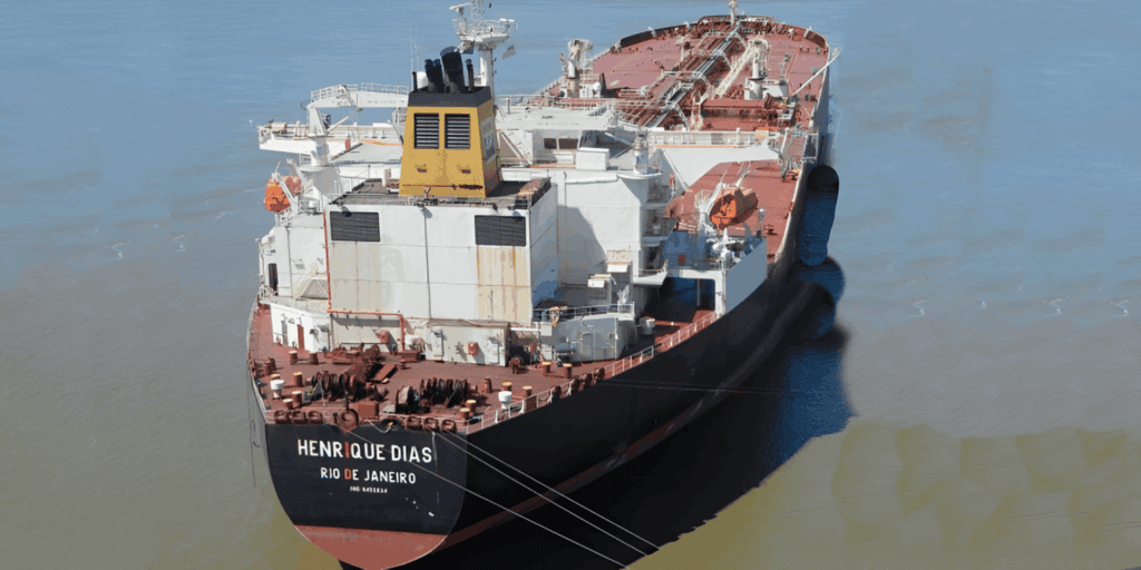 Puerto Rosales moviliza 1,8 millones de barriles de crudo en días: doble exportación y descarga simultánea