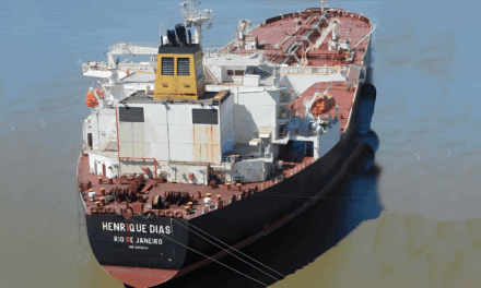 Puerto Rosales moviliza 1,8 millones de barriles de crudo en días: doble exportación y descarga simultánea