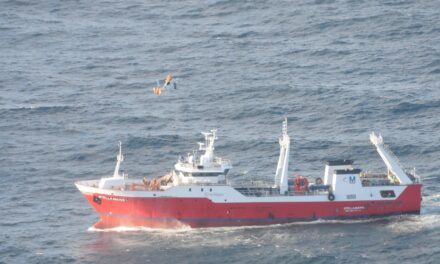 Mar del Plata: Prefectura aeroevacuó a un tripulante que sufría una hemorragia digestiva