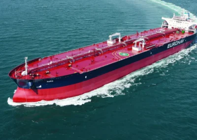Comodoro Rivadavia: un Suezmax completa carga de crudo para exportación en Caleta Córdova
