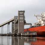 Bloqueos al transporte de granos frenan cargas en Bahía Blanca y Quequén y agravan la crisis logística cerealera