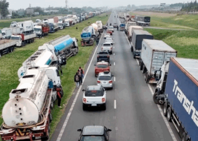 Protesta de transportistas paraliza puertos bonaerenses y suma presión de cámaras agroexportadoras por el impacto en exportaciones