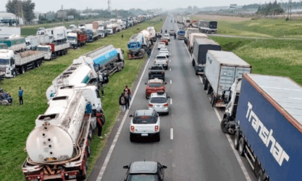 Protesta de transportistas paraliza puertos bonaerenses y suma presión de cámaras agroexportadoras por el impacto en exportaciones