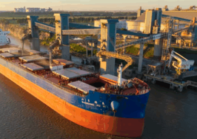 Diez años cerrado, dos embarques en un mes: el maíz argentino consolida su corredor de exportación a China desde la hidrovía