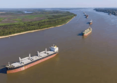 Récord exportador y aguas restringidas: el practicaje argentino sostiene la operación en su momento de mayor exigencia