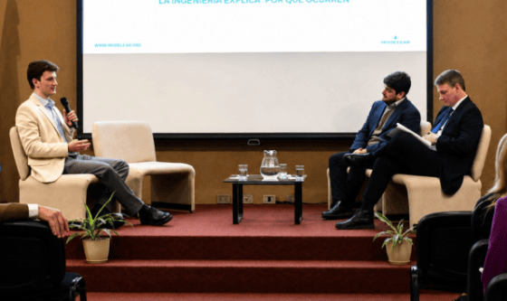 Rousseaux presentó en la UDE un estudio de emisiones del tráfico marítimo