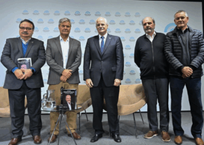 Cabotaje y soberanía del Paraná: el debate que dejó la presentación del libro de Barletti sobre la gestión de Tettamanti