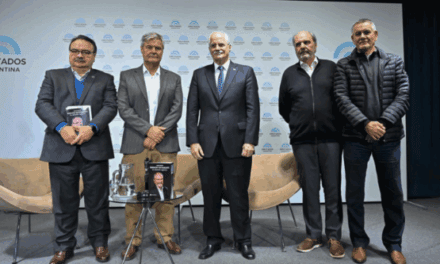 Cabotaje y soberanía del Paraná: el debate que dejó la presentación del libro de Barletti sobre la gestión de Tettamanti