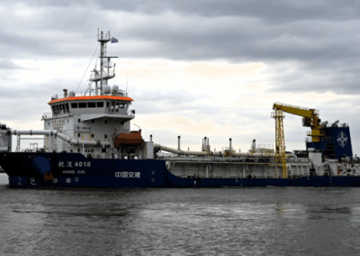 ANP recurre a la draga china Hang Jun 4018 para sostener el dragado del puerto de Montevideo