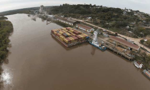 Puerto Diamante recibe su primer convoy completo de barcazas contenedoras