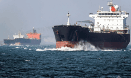 Decenas de millones de barriles de petróleo iraní quedan varados en el mar tras la revocación de la licencia de EE.UU.