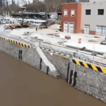 Una empresa rosarina le puso las defensas al nuevo muelle de la Fluvial