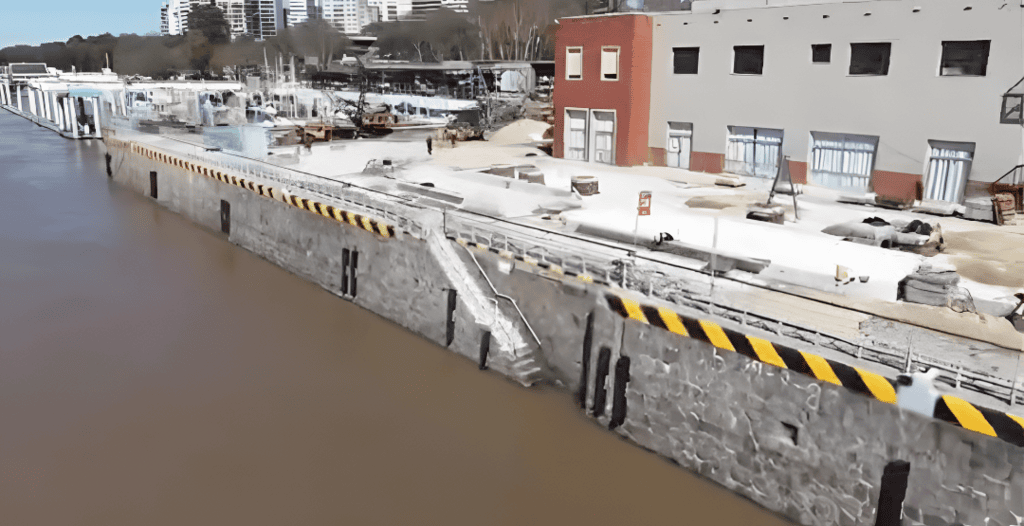 Una empresa rosarina le puso las defensas al nuevo muelle de la Fluvial