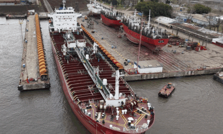 Un petrolero de más de 150 metros ingresó a Tandanor para realizar trabajos de reparación