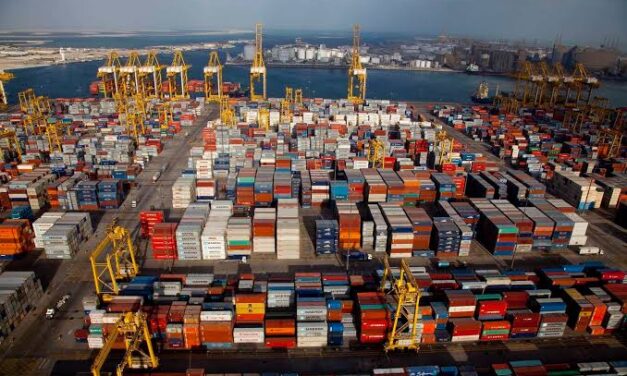 El cierre del Estrecho de Ormuz reordenó el ranking mundial de puertos: Jebel Ali perdió 22 posiciones en seis meses