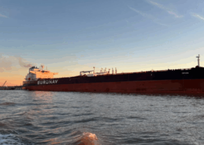 Puerto Rosales suma 200 buques petroleros en 2026 y acelera el ritmo exportador de Vaca Muerta