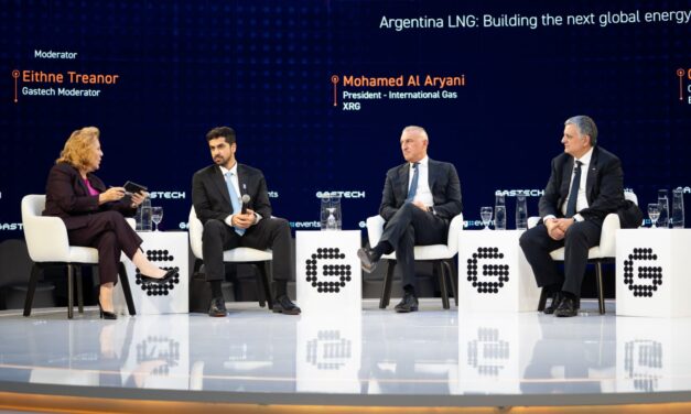 YPF confirma en Gastech que negocia sus primeros contratos de venta para Argentina LNG
