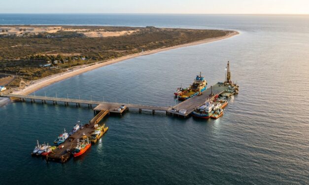 Licitación de caños de Argentina LNG: San Antonio Este ya tiene el ensayo general corriendo a pocos metros