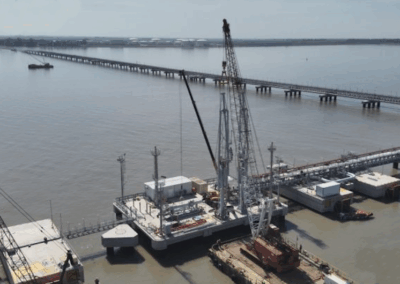 OTAMERICA completó el montaje de los brazos de carga en la tercera posición de Puerto Rosales