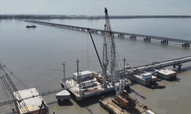 OTAMERICA completó el montaje de los brazos de carga en la tercera posición de Puerto Rosales