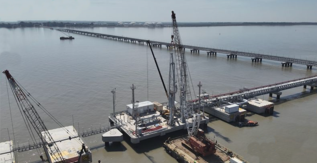 OTAMERICA completó el montaje de los brazos de carga en la tercera posición de Puerto Rosales
