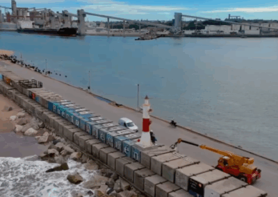 Puerto Quequén renovó su señalización marítima con una torre de 35 metros