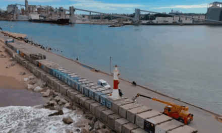 Puerto Quequén renovó su señalización marítima con una torre de 35 metros