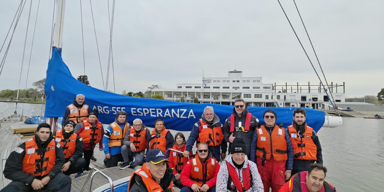 Formación náutica: 28 futuros Patrones de Yate se midieron con ráfagas de 29 nudos en el Río de la Plata