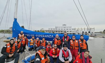 Formación náutica: 28 futuros Patrones de Yate se midieron con ráfagas de 29 nudos en el Río de la Plata