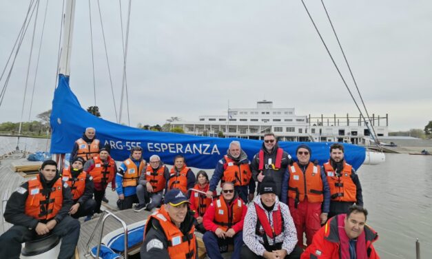Formación náutica: 28 futuros Patrones de Yate se midieron con ráfagas de 29 nudos en el Río de la Plata