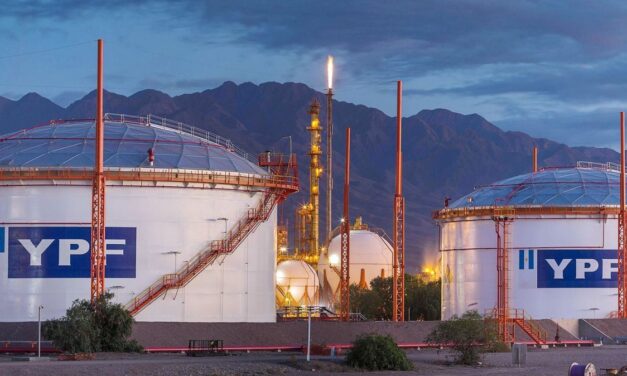 Plaza Huincul, donde Argentina LNG promete hasta 40.000 empleos y la comarca pide letra chica