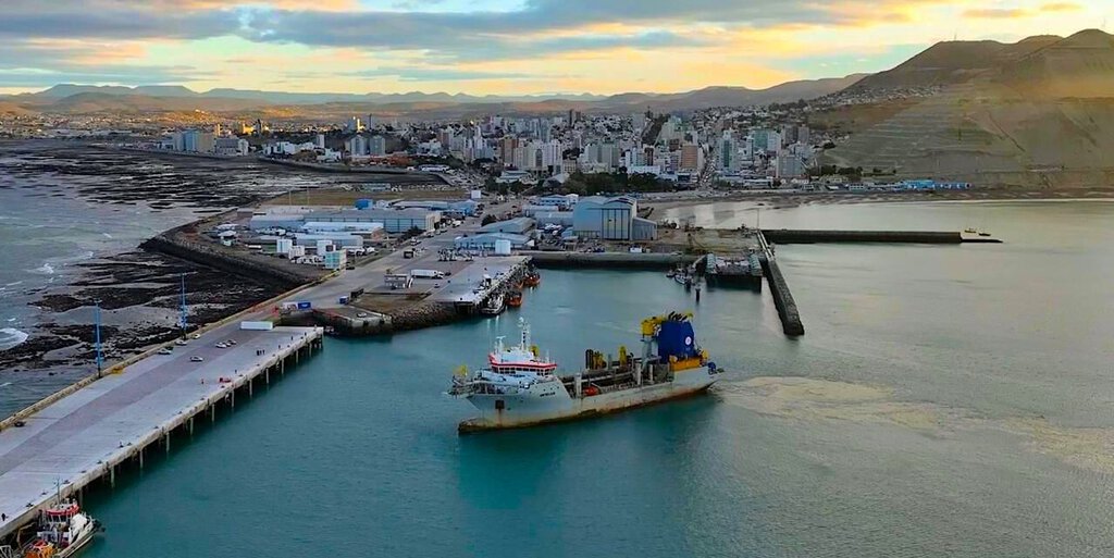 Comodoro Rivadavia dragó junto a ballenas sei y compite por un premio mundial de sustentabilidad portuaria