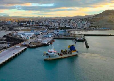 Comodoro Rivadavia dragó junto a ballenas sei y compite por un premio mundial de sustentabilidad portuaria