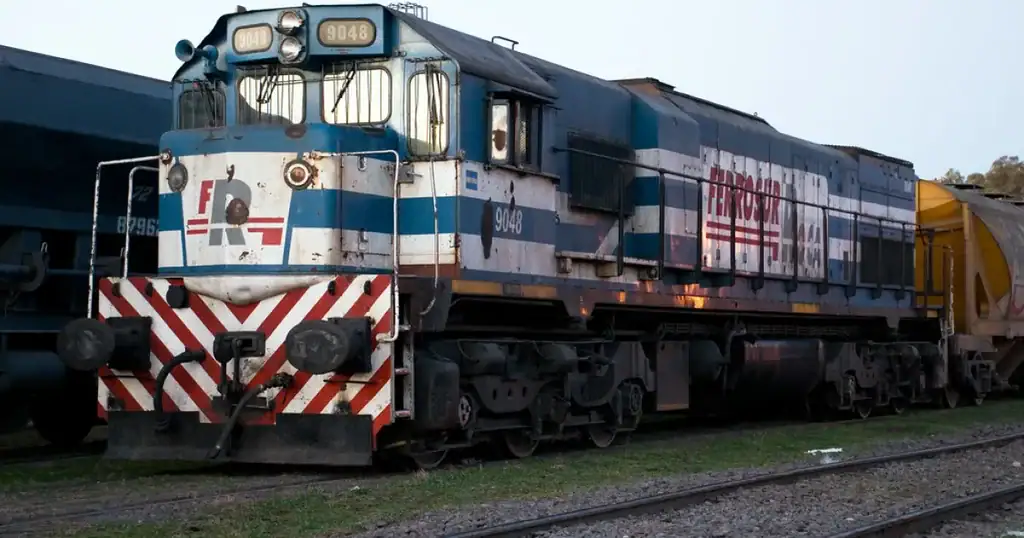 Ferrosur Roca: cuarta prórroga para el tren que Vaca Muerta todavía no usa