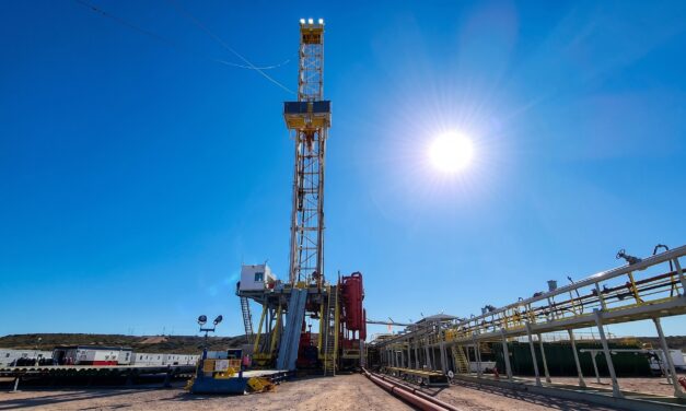 Pozos slim en Vaca Muerta: YPF perforó 4.770 metros de rama lateral en una sola carrera