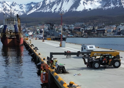Puerto de Ushuaia: la ANPYN reemplaza las defensas del muelle y despeja espacio operativo antes de la temporada de cruceros