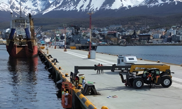 Puerto de Ushuaia: la ANPYN reemplaza las defensas del muelle y despeja espacio operativo antes de la temporada de cruceros