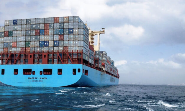 Incendio en el Maersk Lanco compromete carga de langostino argentino rumbo a Europa