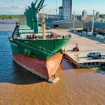 Exportaciones en el puerto de Concepción del Uruguay: termina la carga del Santamaría y llega el Orient Glory