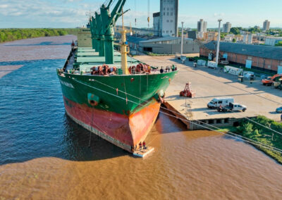 Exportaciones en el puerto de Concepción del Uruguay: termina la carga del Santamaría y llega el Orient Glory