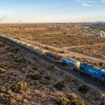 Arena para Vaca Muerta: YPF ya la mueve en tren desde marzo y arma un plan de cuatro vías