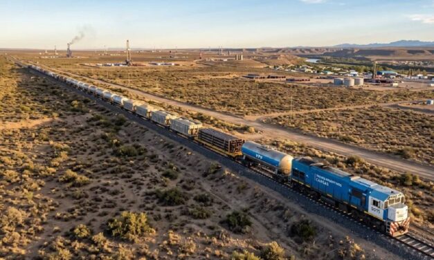 Arena para Vaca Muerta: YPF ya la mueve en tren desde marzo y arma un plan de cuatro vías