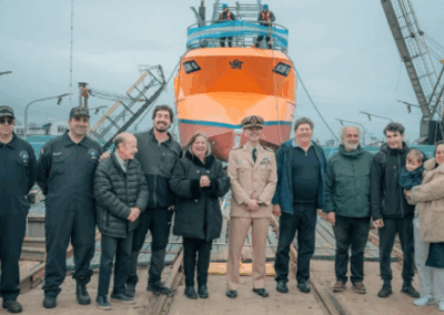 Botadura del pesquero Kim G: tres empresas navales argentinas ponen a flote un costero para Rawson