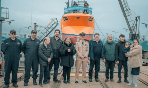 Botadura del pesquero Kim G: tres empresas navales argentinas ponen a flote un costero para Rawson